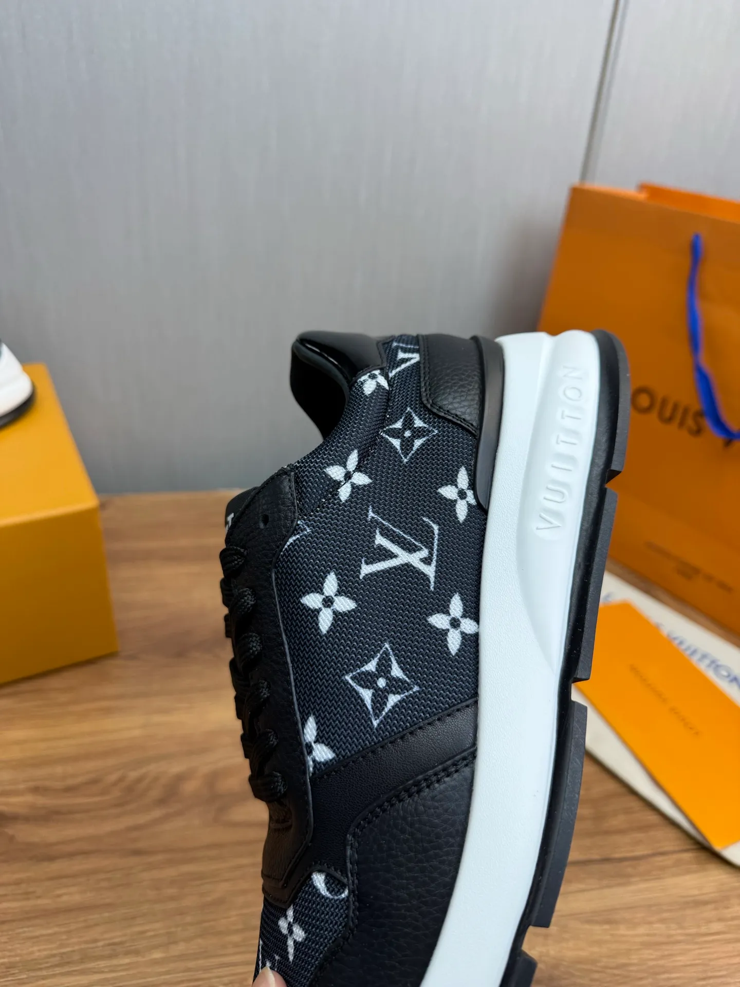 Men's shoes 💰800💰 LOUIS VUITTON [Luden Yiwei] Brand new trendy Lv is on the market 🎁, casual and fashionable men's shoes 👟Original 1:1 shipment✅ The upper is made of imported brand leather + cowhide lining, the original wear-resistant rubber outsole, the version is simple and elegant, exclusive for trendy men. 38-44 (customized at 38.45)